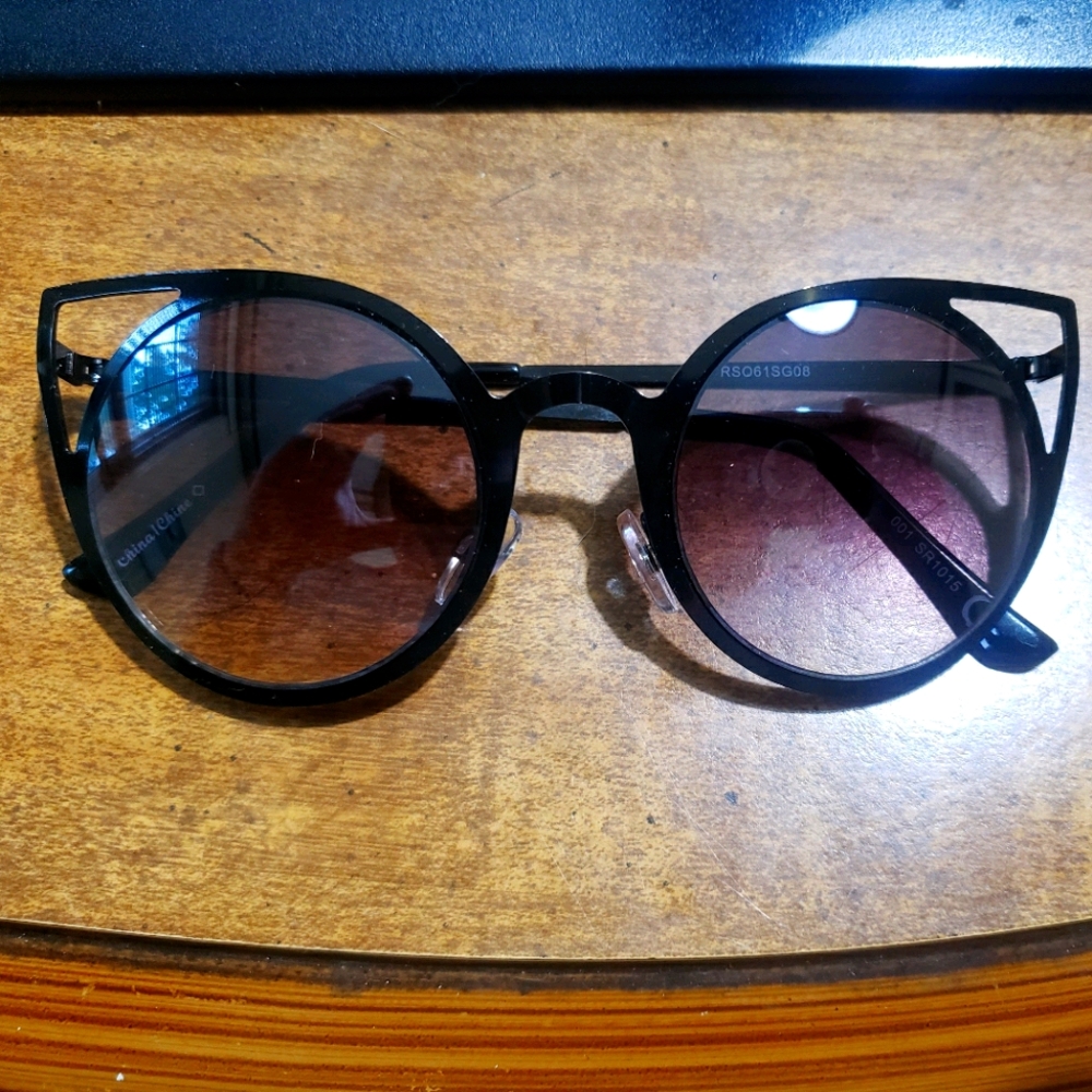 Host Pick! EUC Cat Shaped Sunglasses - Picture 1 of 2